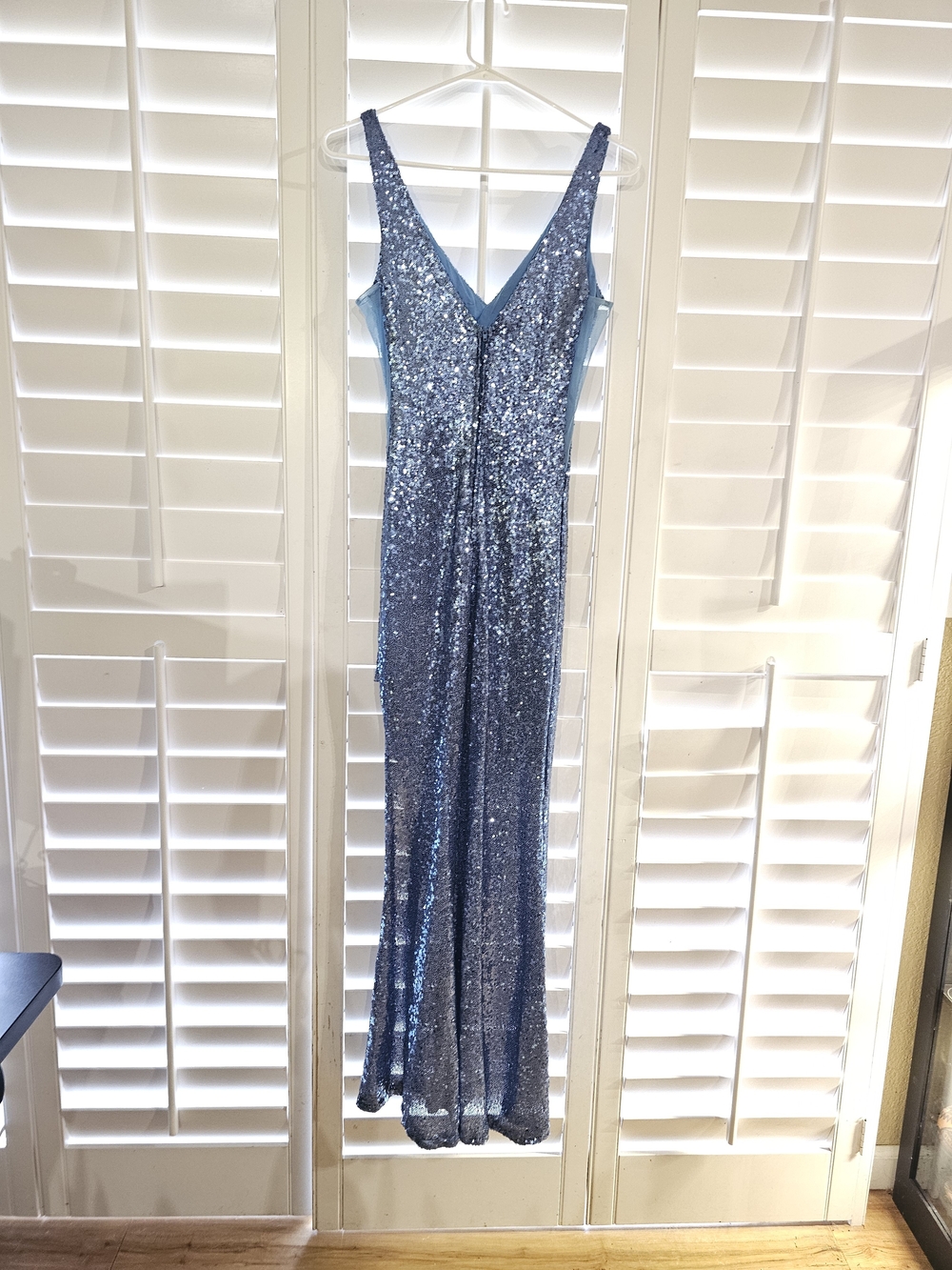 B. Darlin Blue Sequin V-neck Formal Gown Size 7/8 V-Neck Dress With Side Slit - Picture 3 of 6